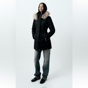 ✨SALE✨ ZARA WATER AND WIND PROTECTION PARKA
✨SALE✨